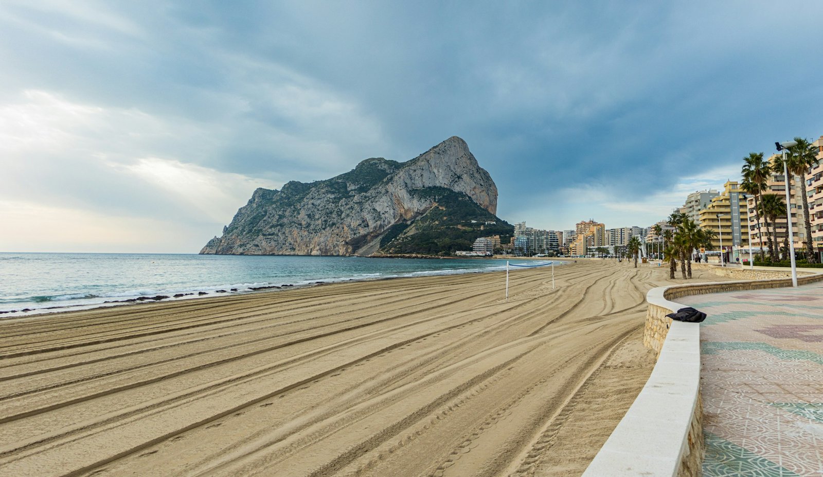 Arenal-Bol beach and its tiled promenade with the Penon de Ifach beyond