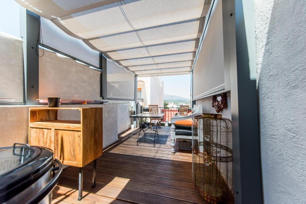 Full view of Casa Toro's covered lower terrace