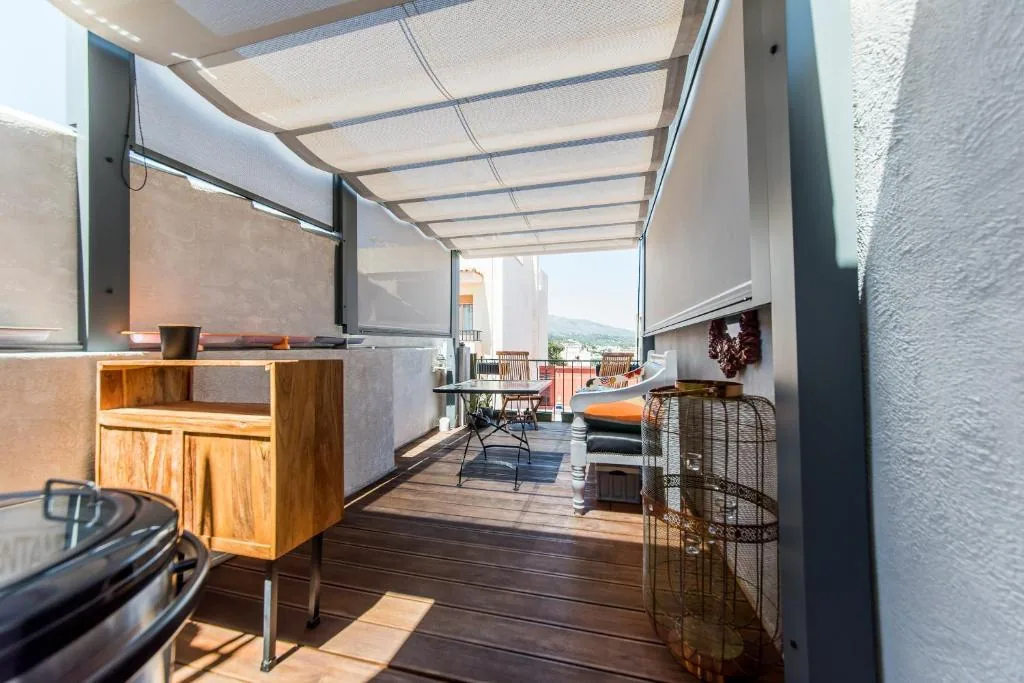 Full view of Casa Toro's covered lower terrace