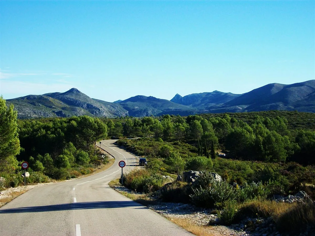 Quiet road towards Vall d'Ebo in the Marina Alta cycling region