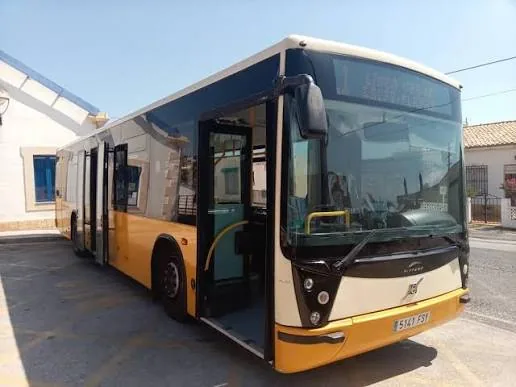 Autob&uacute;s local para recorrer Calpe sin coche