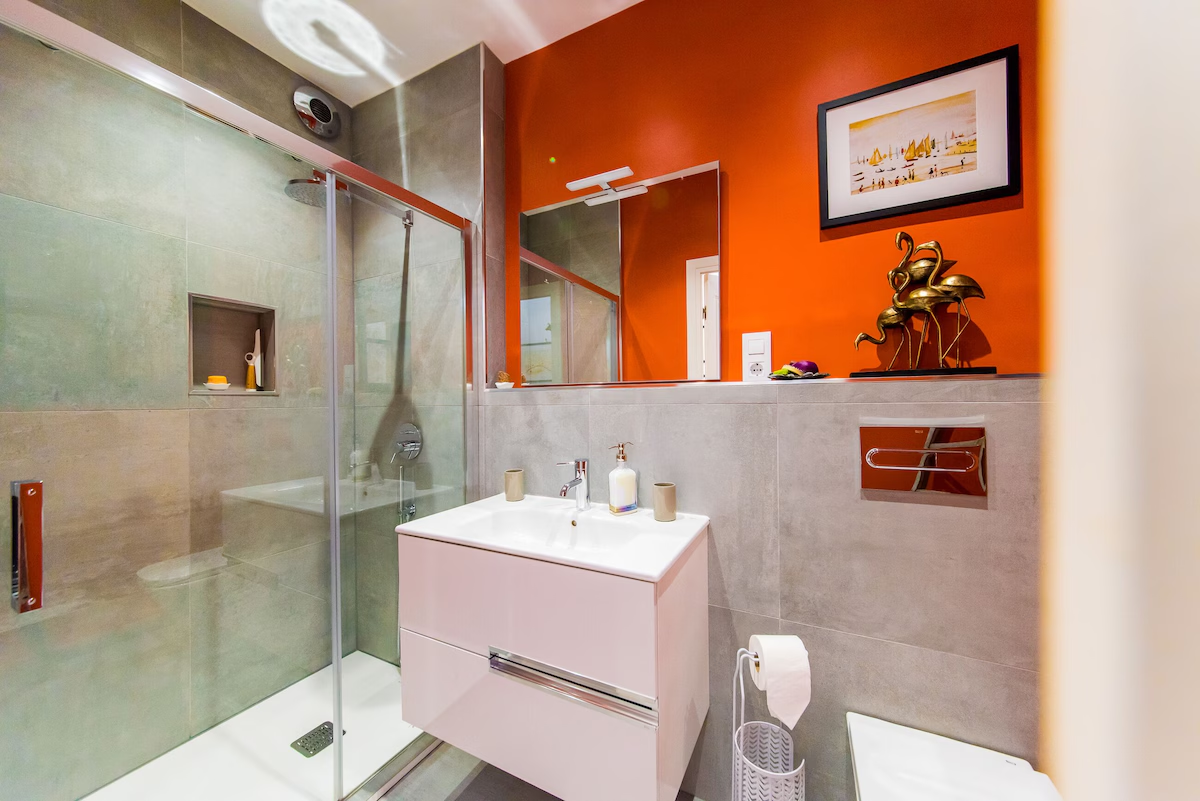 Casa Toro bathroom with walk-in shower and warm terracotta wall