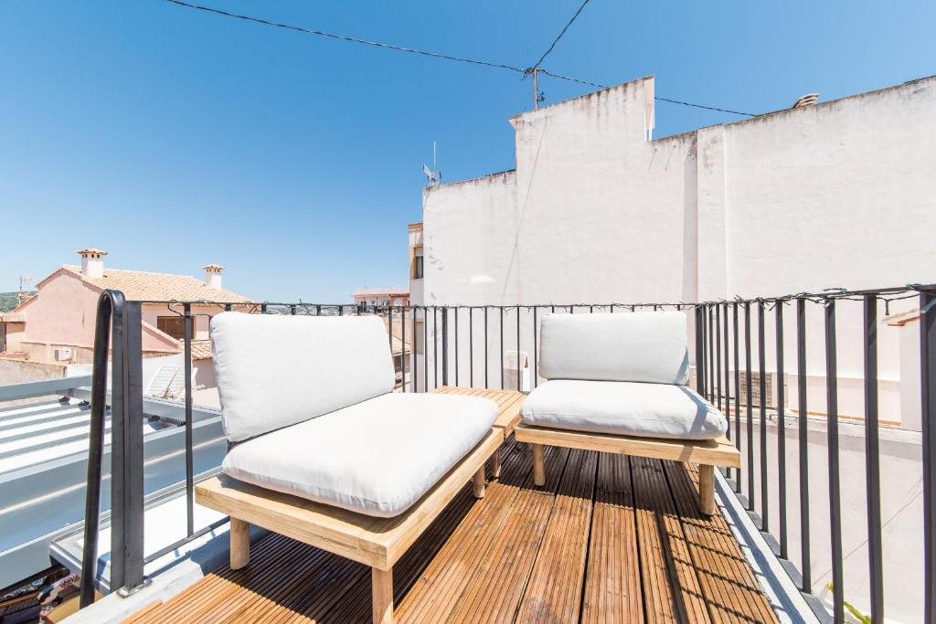 Private upper sun deck with two cushioned loungers